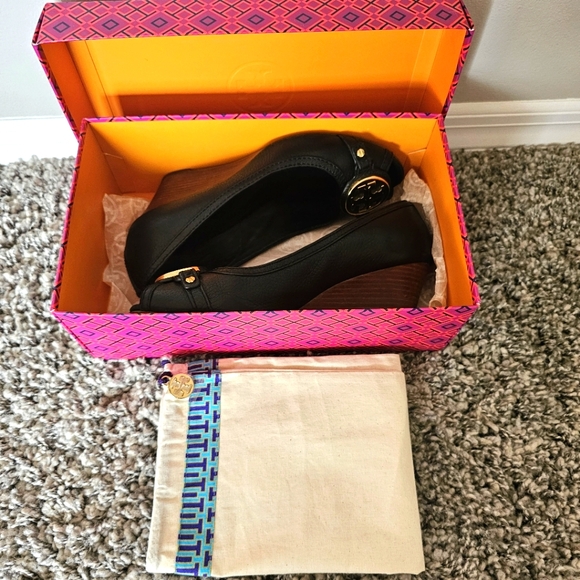 Tory Burch Leticia 65MM Peep Toe Wedge Black Tumbled Leather Size 9 - Picture 9 of 9